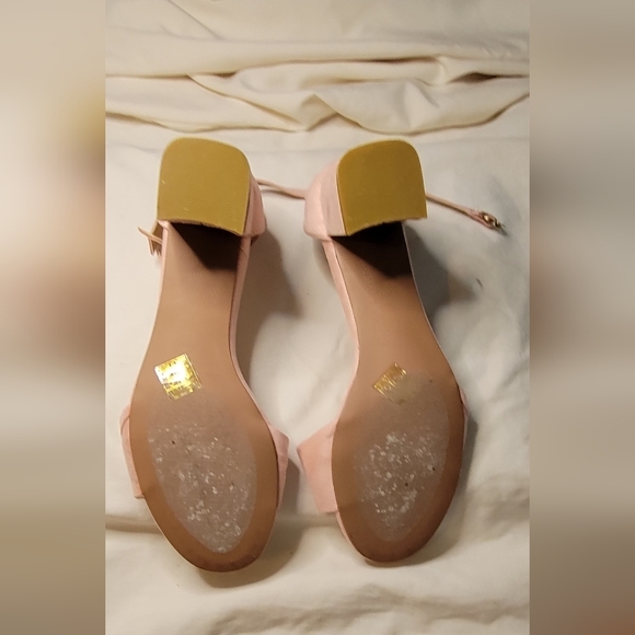 Pink 2 inch heels. - Picture 4 of 4